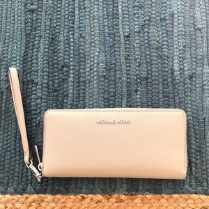 NWOT Michael Kors Leather Continental Wallet